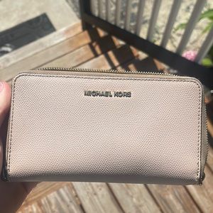 Micheal Kors light pink wallet